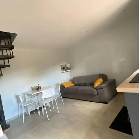 Appartement à Dans Un Domaine Privé Au Rez-de-jardin