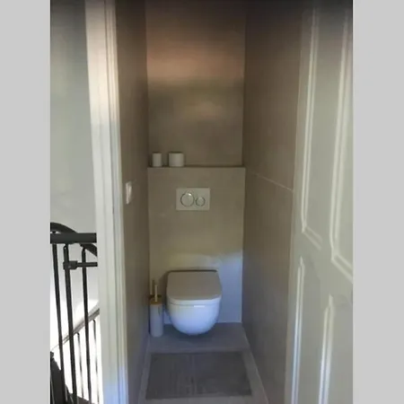Appartement à Dans Un Domaine Privé Au Rez-de-jardin